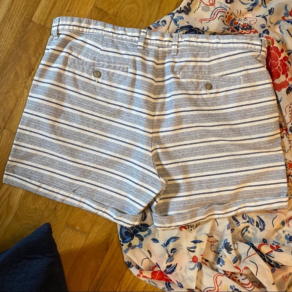 GAP Striped Khaki Girlfriend 6 Inch Shorts sz 18 - Picture 2 of 7